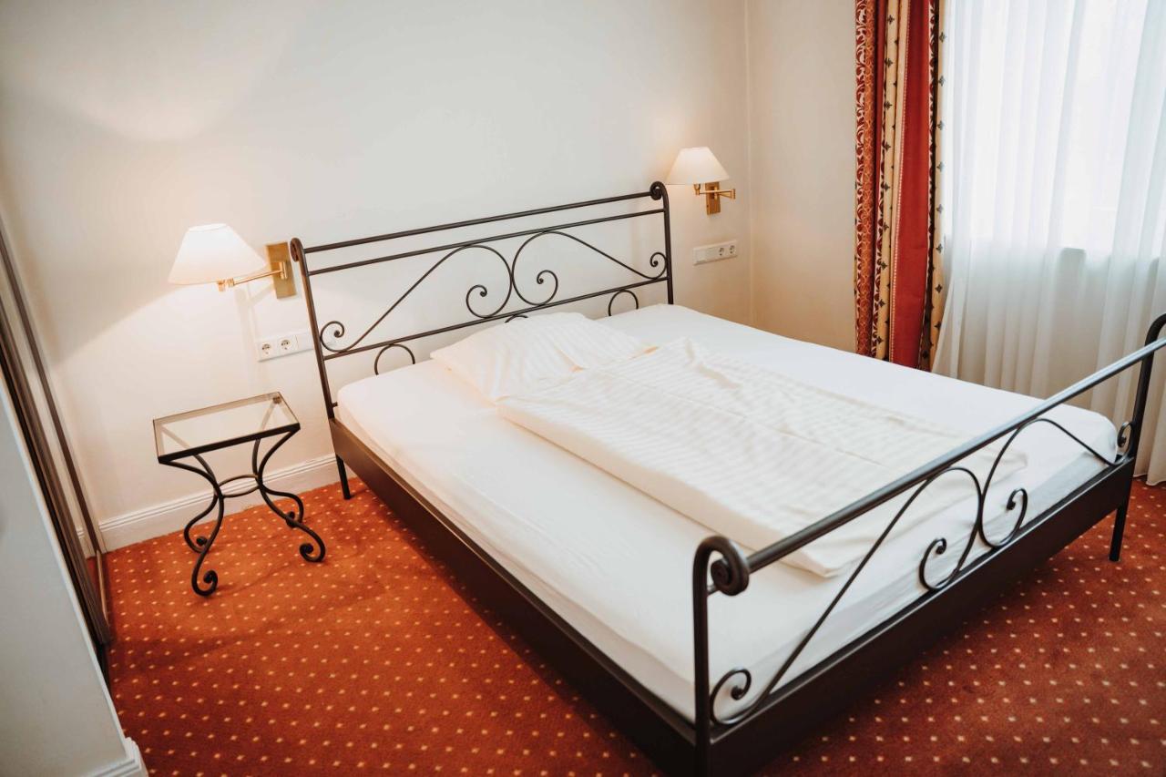 Hotel Am Wallgraben Брилон Екстериор снимка
