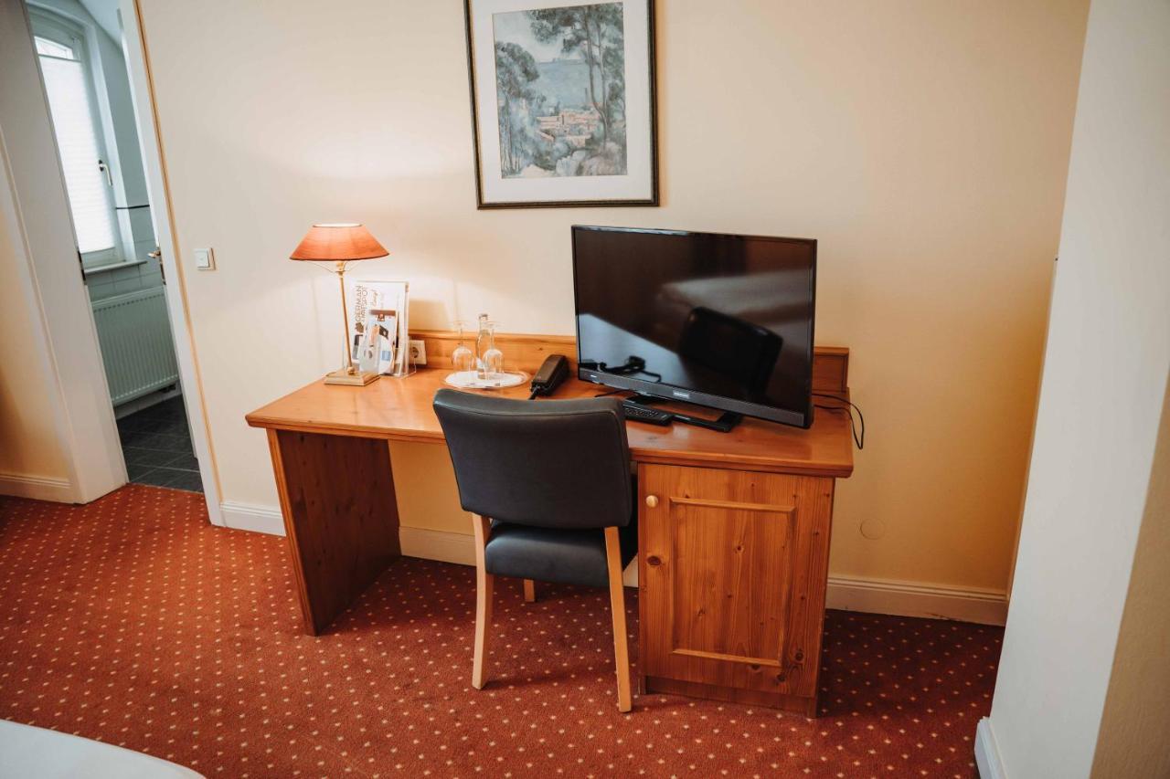 Hotel Am Wallgraben Брилон Екстериор снимка